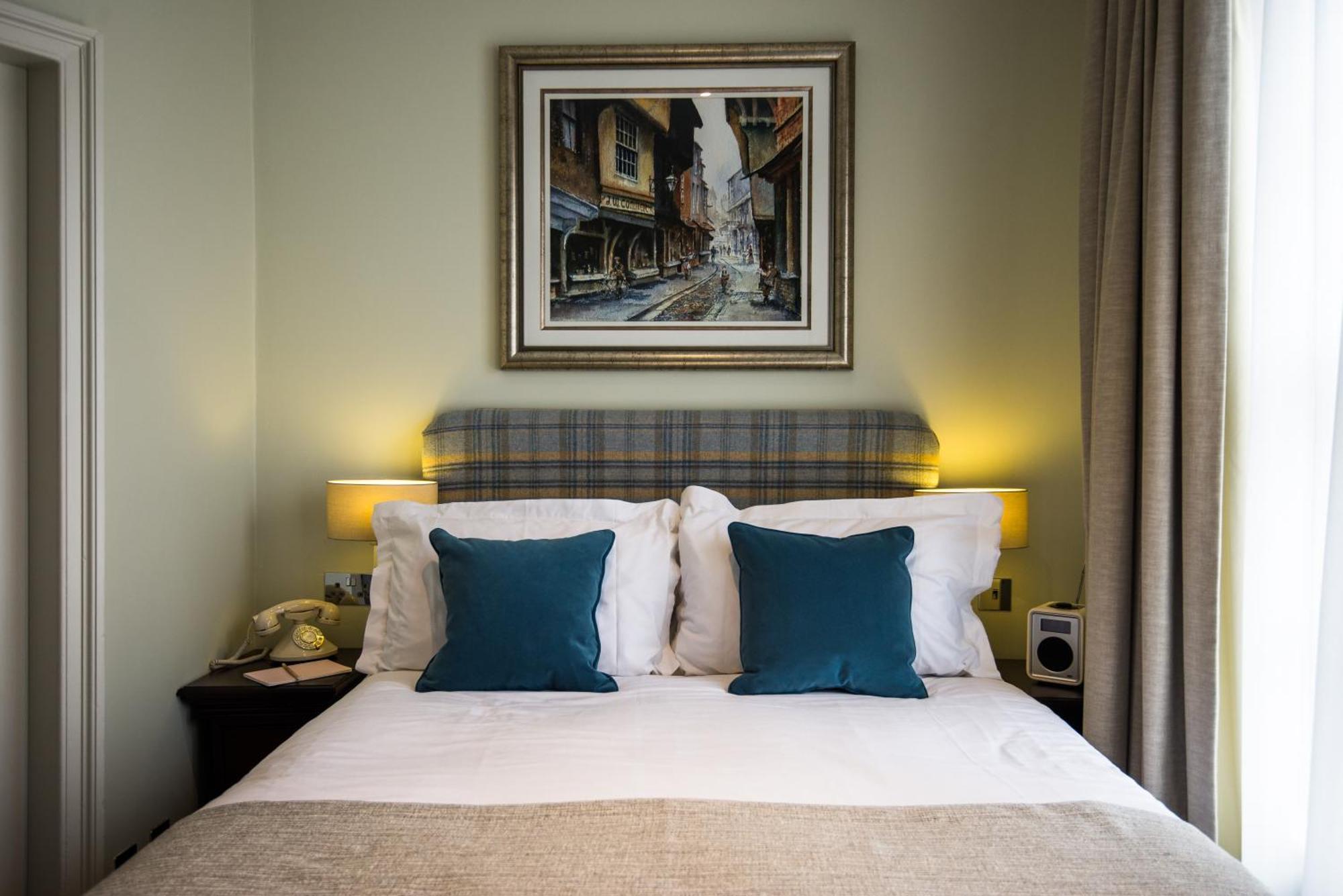 Judge'S Lodging York Exteriér fotografie A bedroom at the hotel
