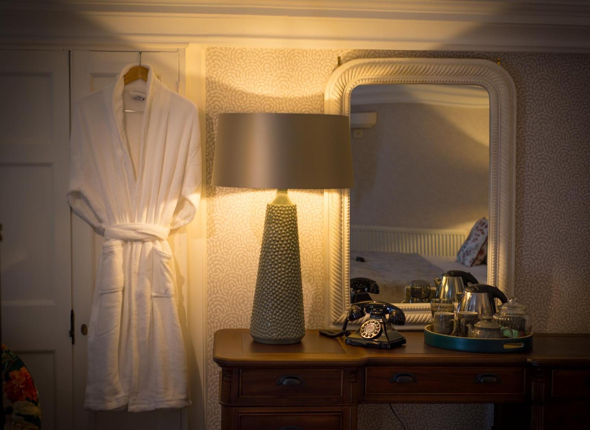 Judge'S Lodging York Exteriér fotografie A bathrobe hanging on a door
