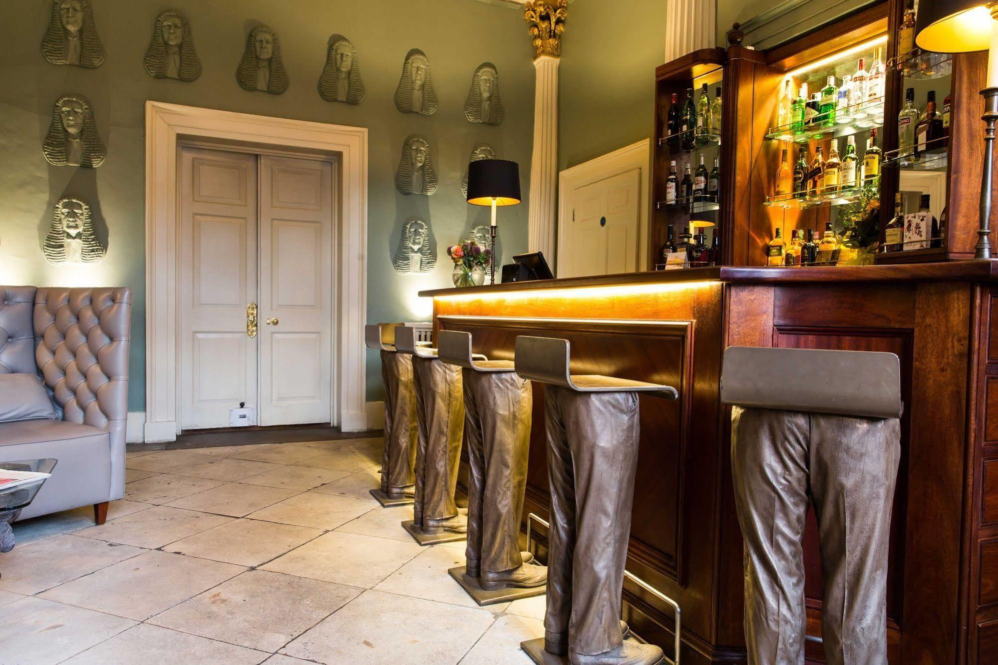 Judge'S Lodging York Exteriér fotografie The bar at the hotel