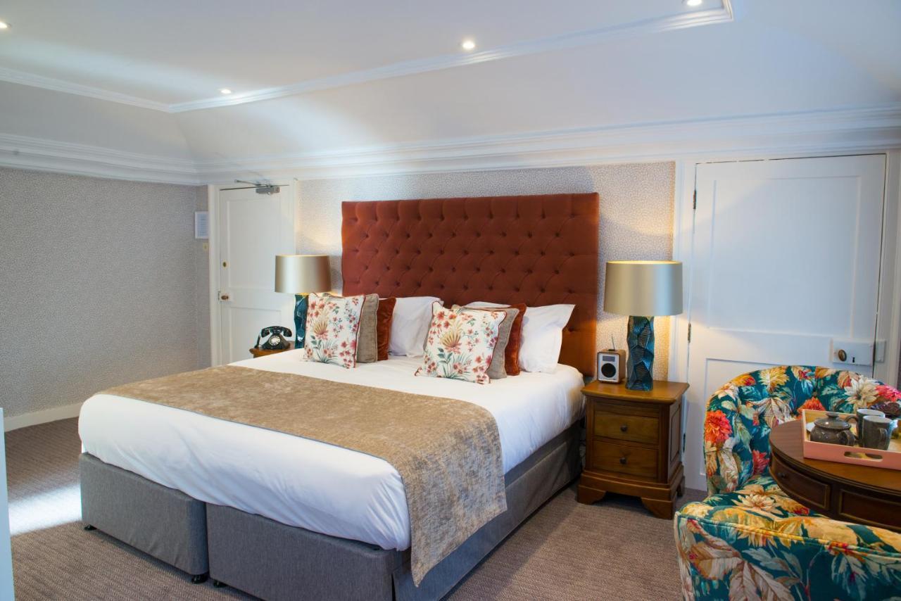 Judge'S Lodging York Exteriér fotografie A bedroom at The Old Bank Hotel