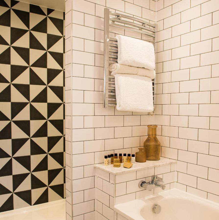 Judge'S Lodging York Exteriér fotografie Metro tiles in a bathroom