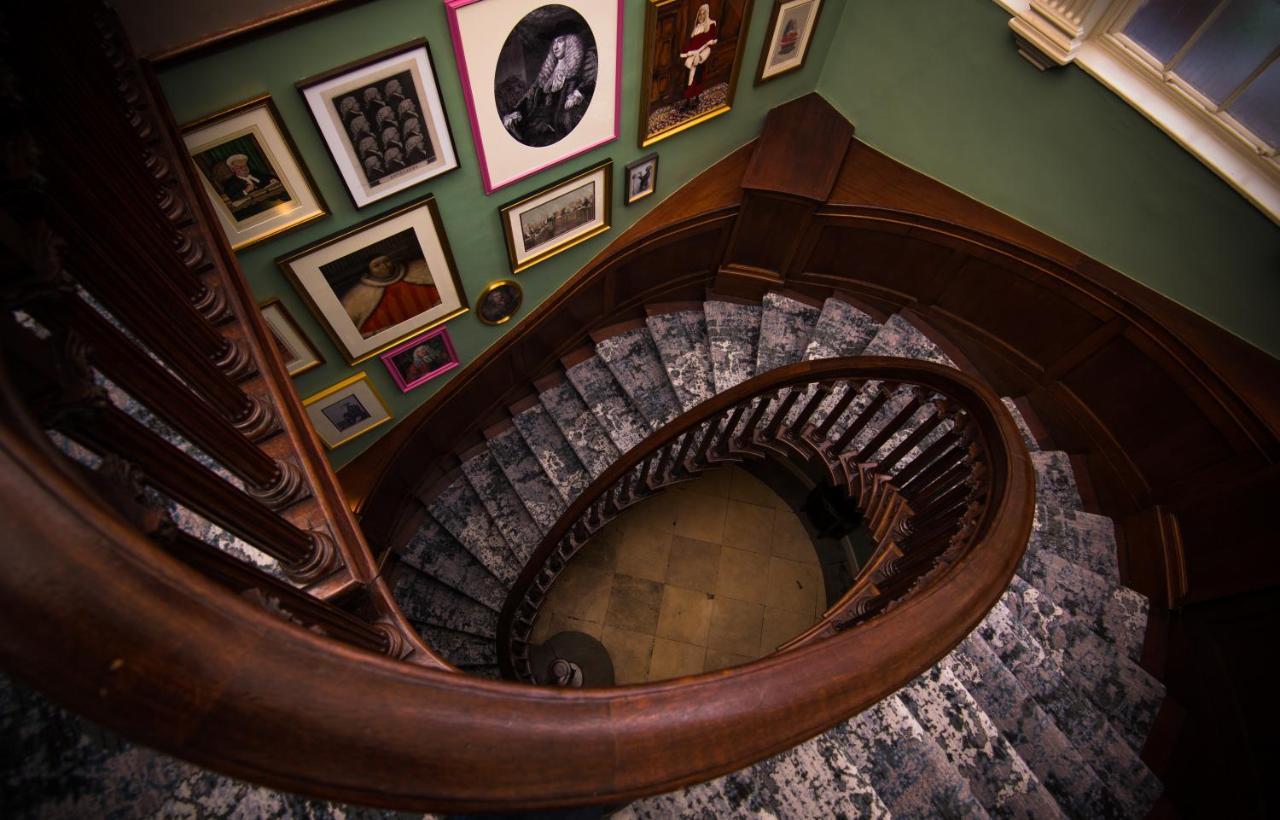 Judge'S Lodging York Exteriér fotografie The spiral staircase
